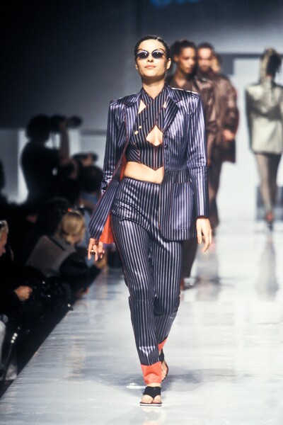 932782973_JeanPaulGaultier1996WomenRTW115.thumb.jpg.76c2f55664412d3dcb8478f0244a84d8.jpg