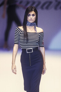 946681850_Blumarine1993WomenRTW58.thumb.jpg.d9292508d7b32e066f12e6cdce894872.jpg