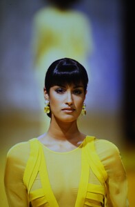 95791038_ChristianDiorCoutureSpring1995(5).thumb.jpg.036c2a3355d6dc1ed3d066f0ea79663a.jpg