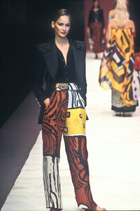 989672193_ChristianLacroix1997WomenRTW4.thumb.jpg.60878938a3733ef6c835278b29932925.jpg