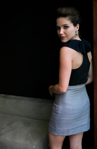 99130_Sophia_Bush_03_122_190lo.jpg