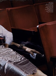 Aldridge_US_Vogue_December_2006_06.thumb.jpg.9f23b49f2a8fba917ee3a7c2c7ba933d.jpg