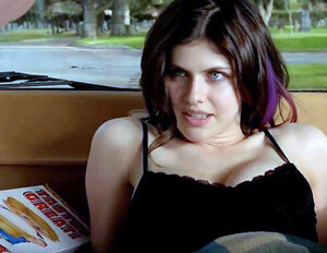 Alexandra-Daddario-nude-sexy-hot-bikini-feet-Addicted-14.jpg
