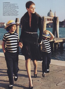 Amore_Testino_US_Vogue_July_2005_05.thumb.jpg.38a11ddab4ec4388572c9a14ef6d69ff.jpg