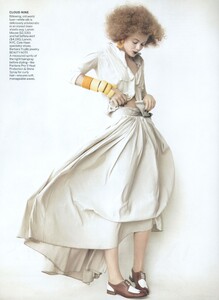 Anything_Demarchelier_US_Vogue_November_2010_03.thumb.jpg.3bb1bb56baad61ba6483a1af319a728a.jpg