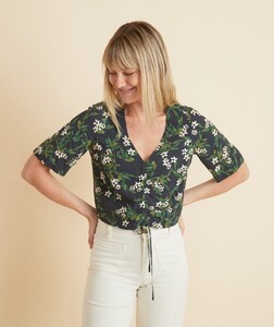 Bek_Cinch_Top_Kiley_Pant_Black_Floral_Print39009-FINAL-v2.thumb.jpg.be23c66fe428c94fc0acf8101302b10b.jpg