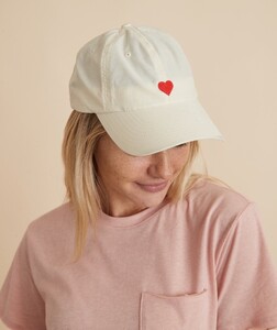 Boyfriend_Crew_Tee_Rose_TanHeart_Baseball_Hat_Cream36391-FINAL-Web.thumb.jpg.df1ef7cd6bff945f0d2b7e859fc46f4f.jpg