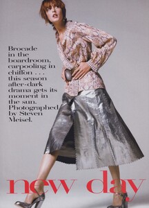 Brand_Meisel_US_Vogue_March_2002_02.thumb.jpg.52459f3a795273ff71d3ff24db121267.jpg