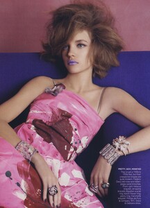 Brilliant_Meisel_US_Vogue_March_2008_03.thumb.jpg.f907c09542dcd424480bfa45d250024a.jpg