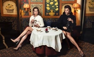 Brooke-Shields-Helena-Christensen-LOfficiel-Italia-Cover-Photoshoot02.thumb.jpg.d6a7a5f53abd347cb05b9f6a238a4f19.jpg