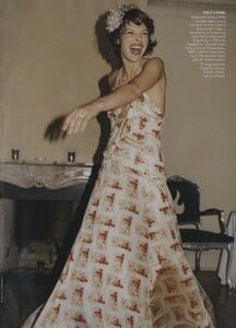 CFDA_US_Vogue_November_2006_18.thumb.jpg.878511b23fbe851e2c5c34df117182ed.jpg