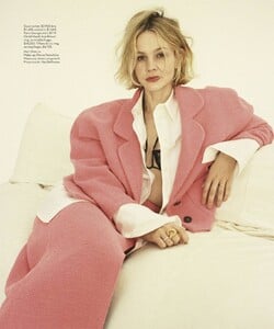Carey-Mulligan---Vogue-Australia-Magazine-2020-11.jpg