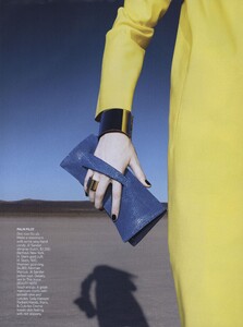 Carry_Meier_US_Vogue_February_2007_06.thumb.jpg.a8b66cf3d4d8efe15fdfed96e6cefabd.jpg