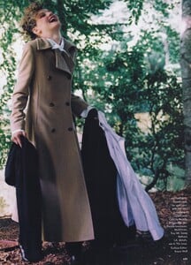 Coats_von_Unwerth_US_Vogue_September_1997_02.thumb.jpg.82ee6816f1f01550c435e2115f8ebeda.jpg
