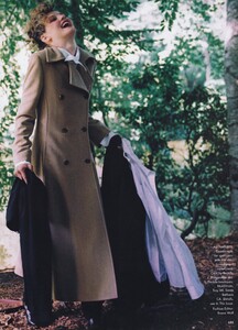 Coats_von_Unwerth_US_Vogue_September_1997_02.thumb.jpg.941b67aea4d67c0767eda867dc7140cd.jpg