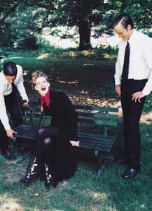 Coats_von_Unwerth_US_Vogue_September_1997_03.thumb.jpg.504a2b8f0ed347e21e29353fb0f282be.jpg
