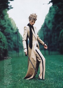 Coats_von_Unwerth_US_Vogue_September_1997_04.thumb.jpg.d581a0d73d92b4c56aa544404132a6cf.jpg