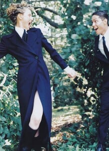 Coats_von_Unwerth_US_Vogue_September_1997_07.thumb.jpg.8401414efb2df8270505d7d775df8abf.jpg
