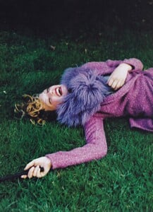 Coats_von_Unwerth_US_Vogue_September_1997_09.thumb.jpg.007ca39c14bd868d4704cb6a476c43e5.jpg