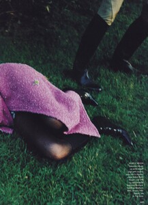 Coats_von_Unwerth_US_Vogue_September_1997_10.thumb.jpg.28221f70496fd67fb9c72782c344f913.jpg