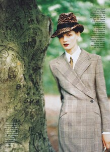 Coats_von_Unwerth_US_Vogue_September_1997_11.thumb.jpg.122b64049bf0e57878124961c2e5937d.jpg