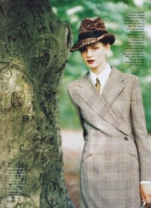 Coats_von_Unwerth_US_Vogue_September_1997_11.thumb.jpg.f8df03d235645a8e9d6f9374e456b1a6.jpg