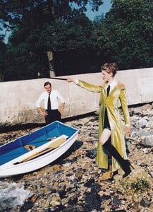 Coats_von_Unwerth_US_Vogue_September_1997_12.thumb.jpg.4851060440e5991d4ba7ba164323535a.jpg