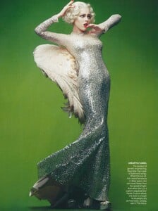 Darling_McDean_US_Vogue_May_2008_05.thumb.jpg.78deb516b4b0138ff2570dbabbcfb23c.jpg