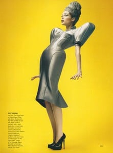 Darling_McDean_US_Vogue_May_2008_08.thumb.jpg.5895d1ce75a79efd105c10f6c785009c.jpg