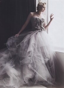 Demarchelier_US_Vogue_July_2011_04.thumb.jpg.946bc7783d2891910d468954c9105ea2.jpg