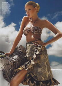 Demarchelier_US_Vogue_June_2011_05.thumb.jpg.634a8ca4eee3785187349d9dcb1e2853.jpg