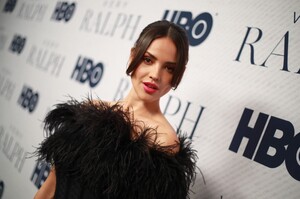 Eiza_Gonzalez_-_Very_Ralph_Premiere_11.jpg