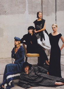 Fashion_Leibovitz_US_Vogue_September_1997_04.thumb.jpg.8e30585dbd43bc66f19ce24b479e04e2.jpg