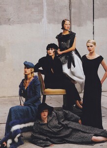 Fashion_Leibovitz_US_Vogue_September_1997_04.thumb.jpg.97177d32b3e30251fc228df63d3b3bc3.jpg