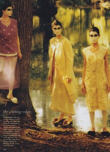 Fashion_Leibovitz_US_Vogue_September_1997_05.thumb.jpg.6d792df6c208018dded1aa13ae8c58c5.jpg