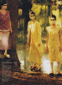 Fashion_Leibovitz_US_Vogue_September_1997_05.thumb.jpg.b87543d3d5b9875a6125d2a8246b33b6.jpg