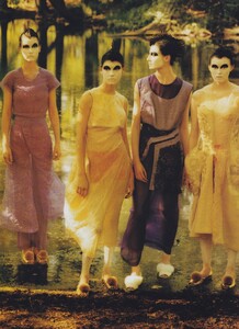 Fashion_Leibovitz_US_Vogue_September_1997_06.thumb.jpg.5512b08f002a0a3460d1577c3f8eb600.jpg