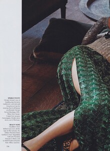 Gilded_Meisel_US_Vogue_September_1999_07.thumb.jpg.e21a739e6cb9565104495d2b8ee748dc.jpg