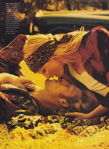 Gilded_Meisel_US_Vogue_September_1999_15.thumb.jpg.a9cb7f452a13474f24ba74777f6e8ebd.jpg