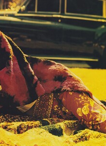 Gilded_Meisel_US_Vogue_September_1999_16.thumb.jpg.0e0a20be23390f80080393ca099b6937.jpg