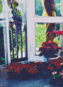 Klein_US_Vogue_August_2011_07.thumb.jpg.f049090030fbd6319fe3ab5f89969a82.jpg