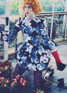 Klein_US_Vogue_August_2011_08.thumb.jpg.e364ff707eb430f0318b14a6007228e1.jpg