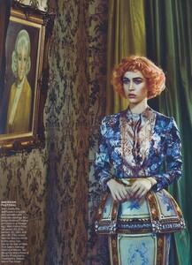 Klein_US_Vogue_August_2011_09.thumb.jpg.2d8193141391a90fbe7547b5286c5c63.jpg
