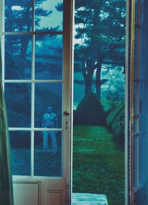 Klein_US_Vogue_August_2011_10.thumb.jpg.d9b97791aa71a47a0cf43832baef657f.jpg