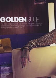 Klein_US_Vogue_December_2011_01.thumb.jpg.0dbd3a57771a7429fe906e3a0227ecf1.jpg