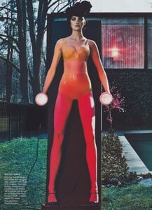 Klein_US_Vogue_July_2011_01.thumb.jpg.fdd34ff568011e6c9153444cbb15700d.jpg
