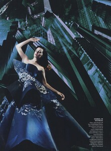 Leibovitz_US_Vogue_December_2010_06.thumb.jpg.6741f5bf2f61f0cf6df56bfab3d0dacc.jpg