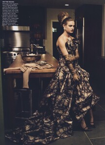 Lindbergh_US_Vogue_July_2010_09.thumb.jpg.7bd3ca8bbbeae1dde4f1e6874f1bd4a0.jpg