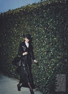 Lindbergh_US_Vogue_July_2011_14.thumb.jpg.8508e86efb158c97744beaba7e96cb6c.jpg