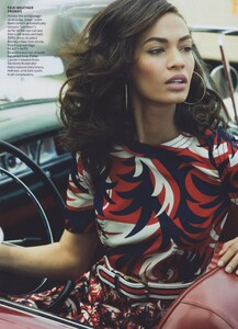 Lindbergh_US_Vogue_June_2011_03.thumb.jpg.94bc5a027c812ad18942532d14f48374.jpg